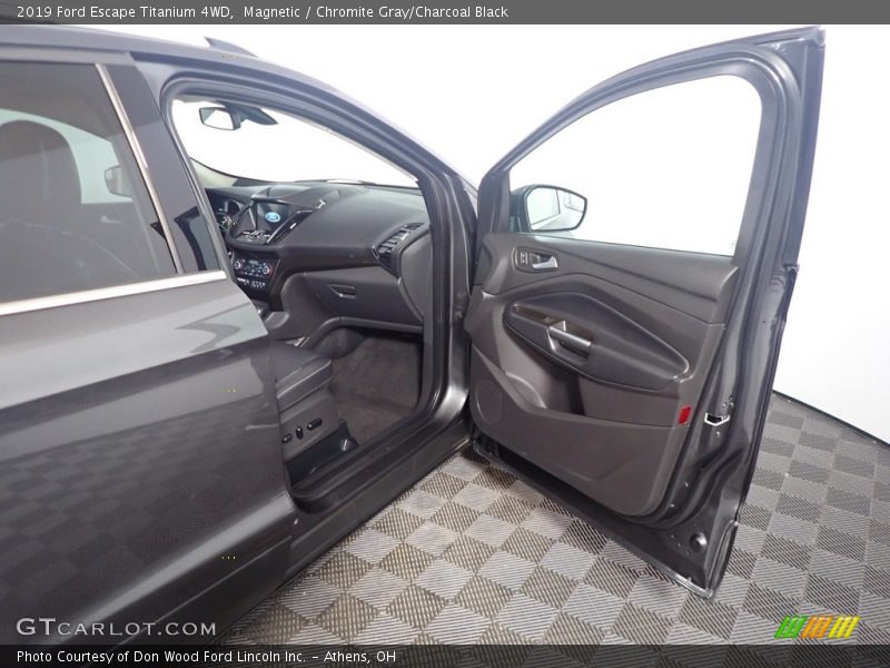 Magnetic / Chromite Gray/Charcoal Black 2019 Ford Escape Titanium 4WD