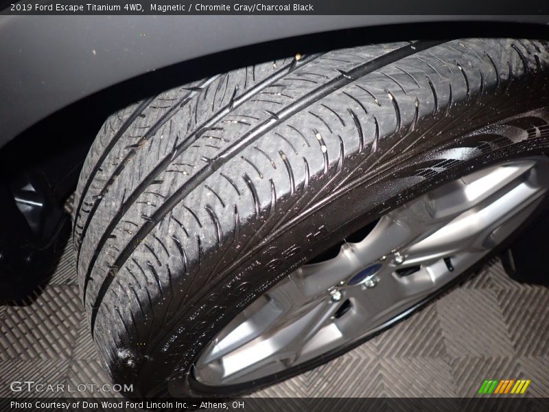 Magnetic / Chromite Gray/Charcoal Black 2019 Ford Escape Titanium 4WD