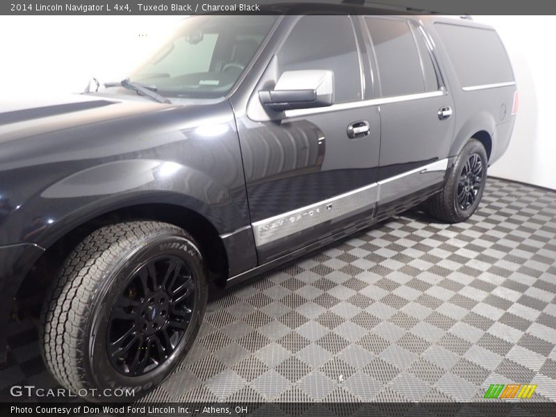 Tuxedo Black / Charcoal Black 2014 Lincoln Navigator L 4x4