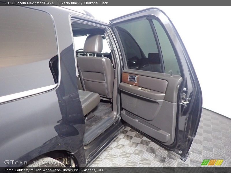 Tuxedo Black / Charcoal Black 2014 Lincoln Navigator L 4x4
