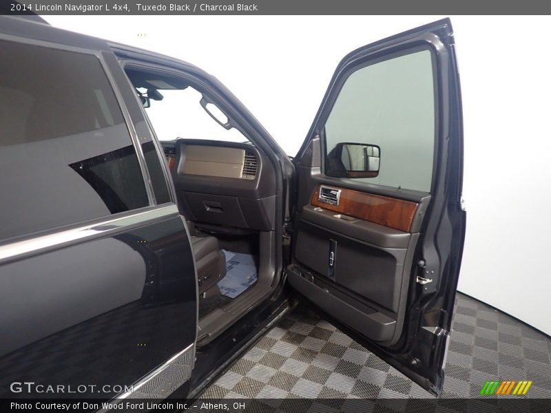 Tuxedo Black / Charcoal Black 2014 Lincoln Navigator L 4x4