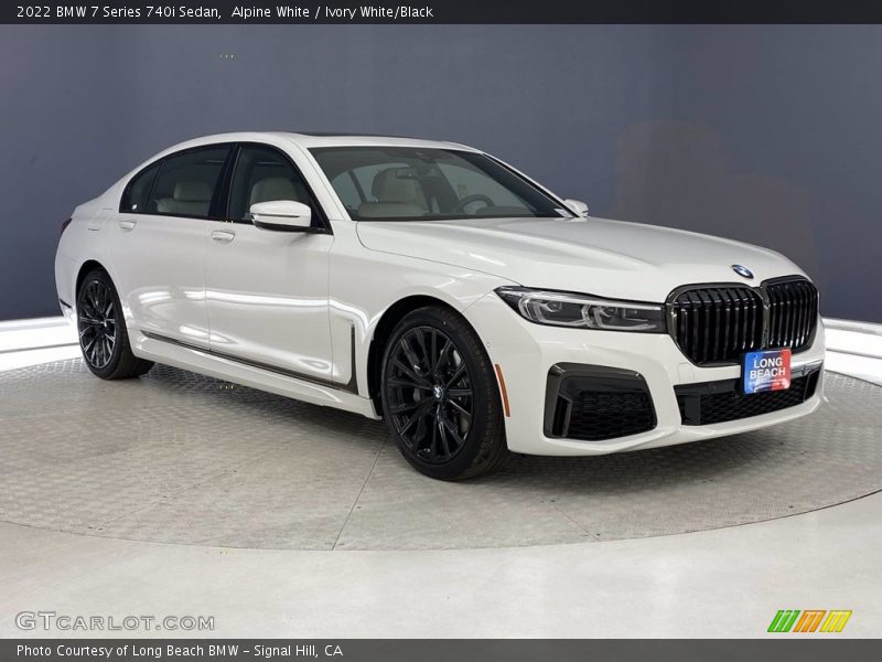 Front 3/4 View of 2022 7 Series 740i Sedan