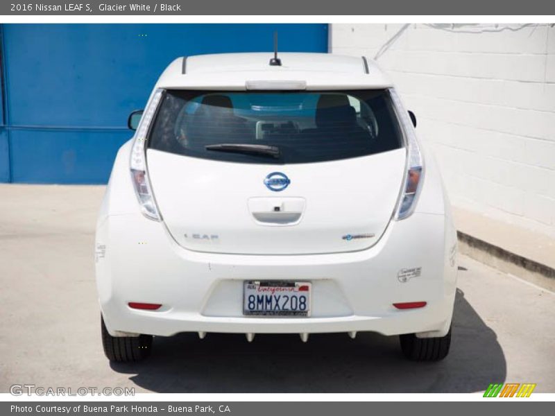 Glacier White / Black 2016 Nissan LEAF S