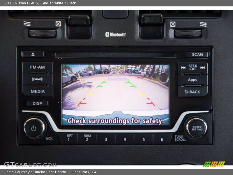 Glacier White / Black 2016 Nissan LEAF S