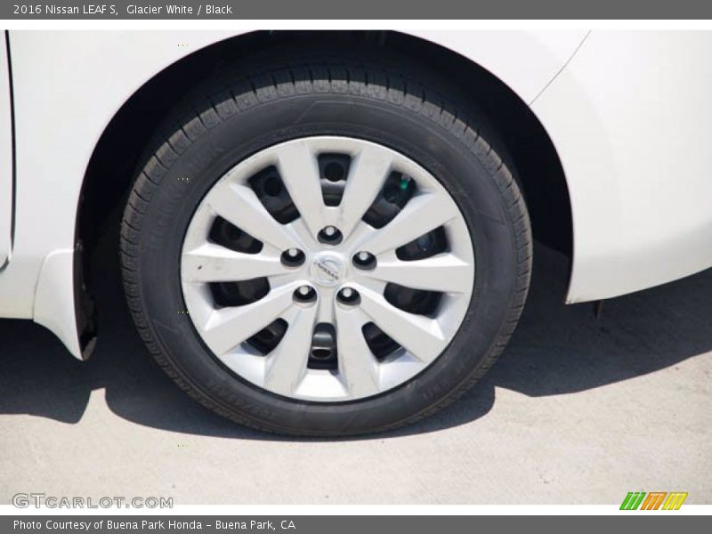Glacier White / Black 2016 Nissan LEAF S