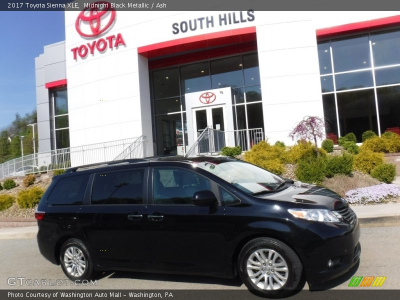 Midnight Black Metallic / Ash 2017 Toyota Sienna XLE