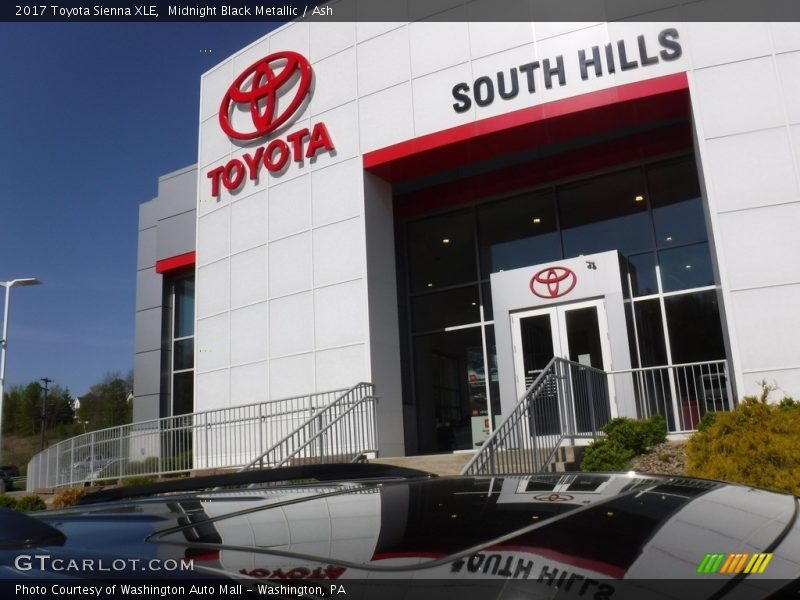 Midnight Black Metallic / Ash 2017 Toyota Sienna XLE