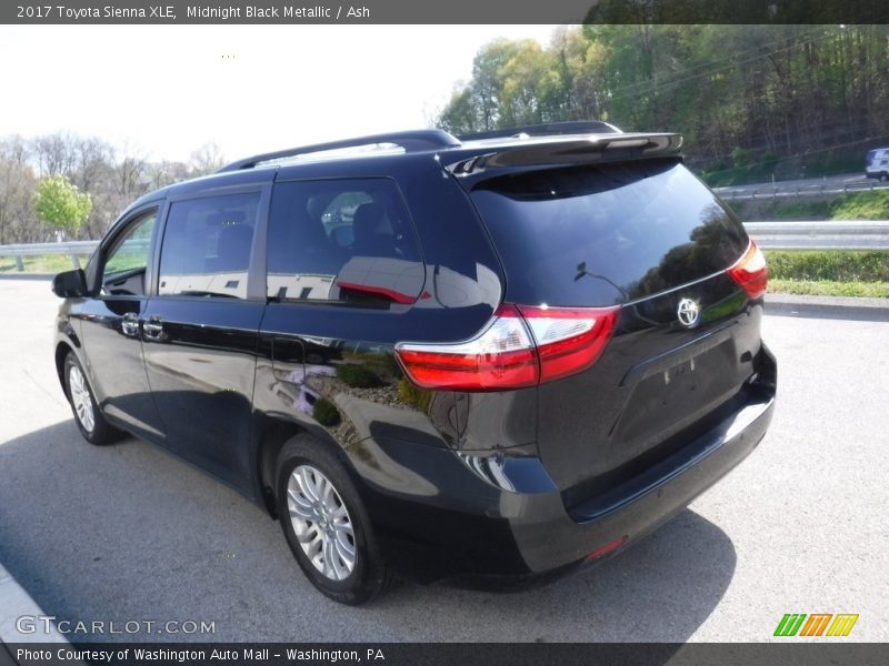 Midnight Black Metallic / Ash 2017 Toyota Sienna XLE