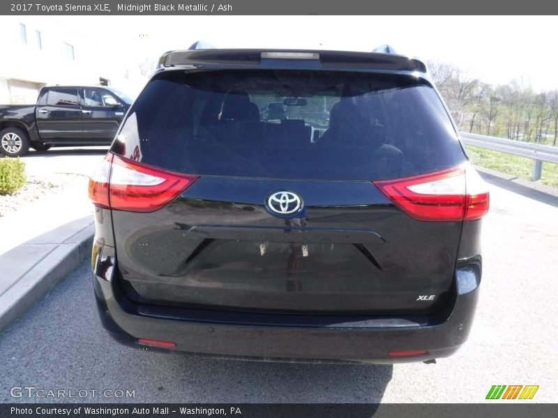 Midnight Black Metallic / Ash 2017 Toyota Sienna XLE