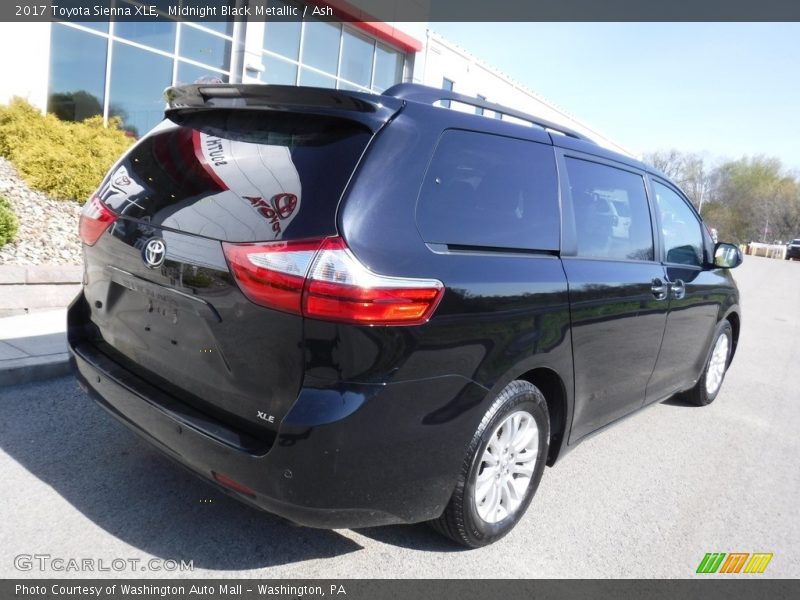 Midnight Black Metallic / Ash 2017 Toyota Sienna XLE
