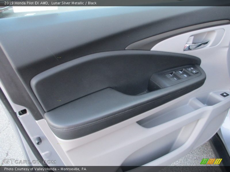 Lunar Silver Metallic / Black 2019 Honda Pilot EX AWD
