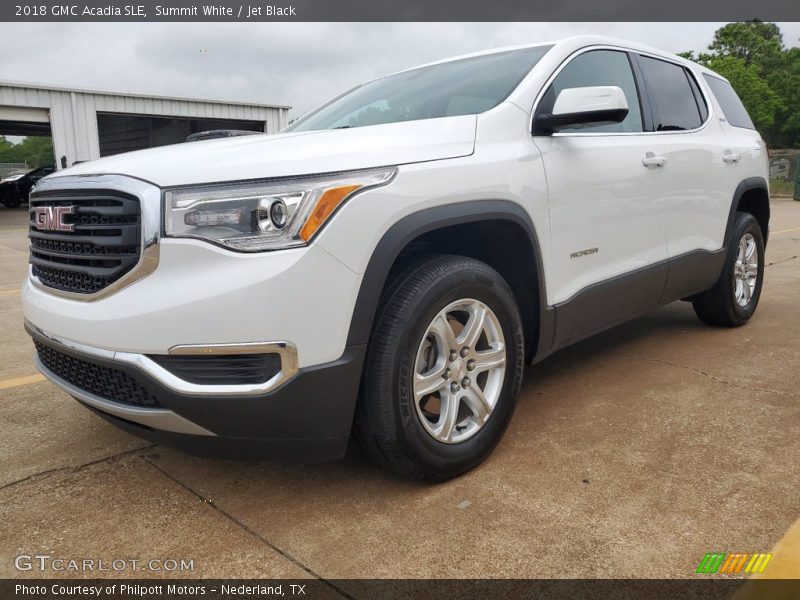 Front 3/4 View of 2018 Acadia SLE