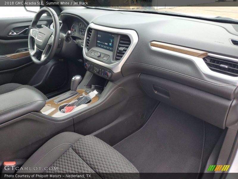 Dashboard of 2018 Acadia SLE