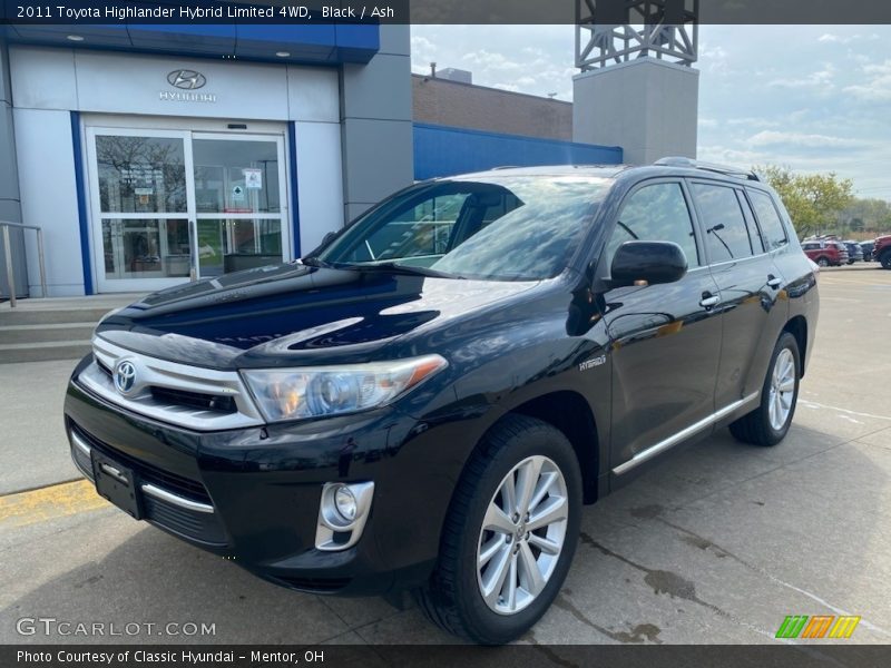 Front 3/4 View of 2011 Highlander Hybrid Limited 4WD