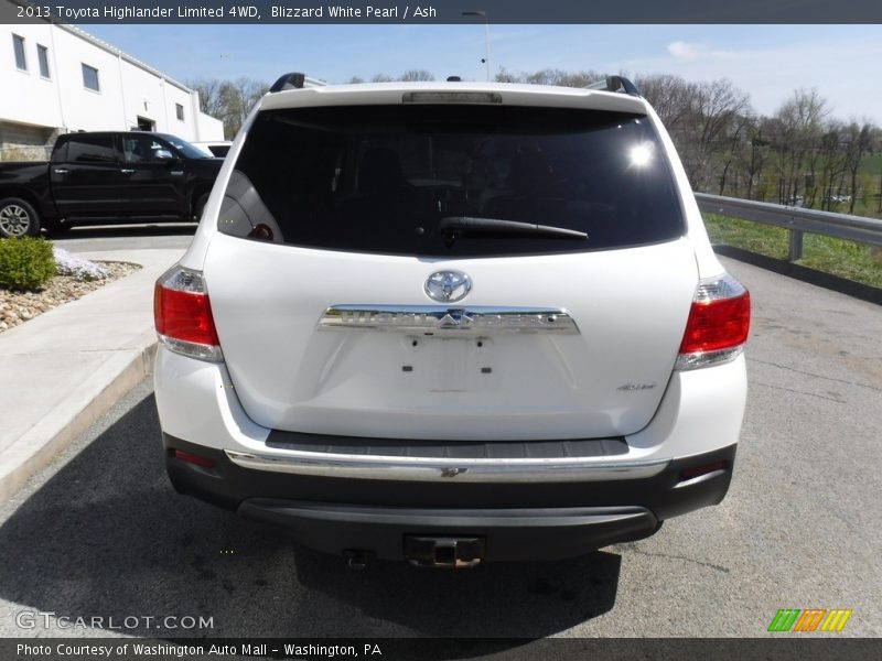 Blizzard White Pearl / Ash 2013 Toyota Highlander Limited 4WD