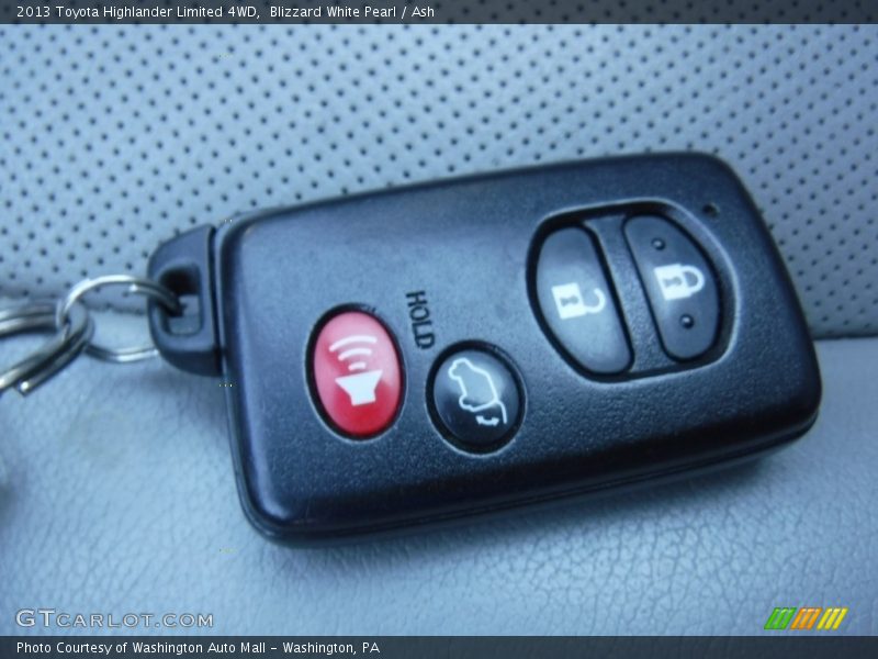 Blizzard White Pearl / Ash 2013 Toyota Highlander Limited 4WD