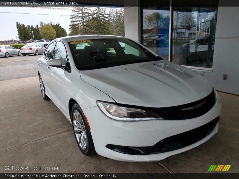 Bright White / Black 2015 Chrysler 200 S