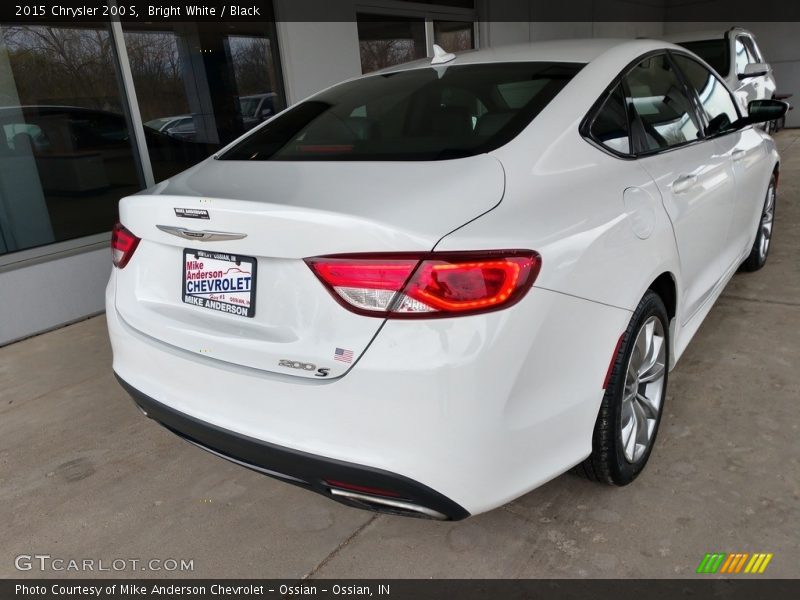 Bright White / Black 2015 Chrysler 200 S
