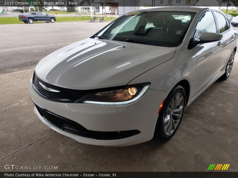 Bright White / Black 2015 Chrysler 200 S