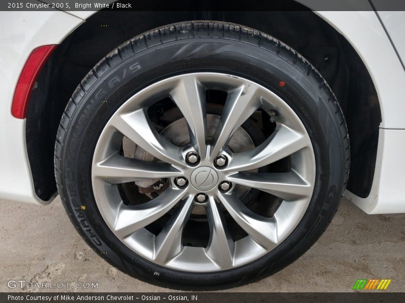Bright White / Black 2015 Chrysler 200 S