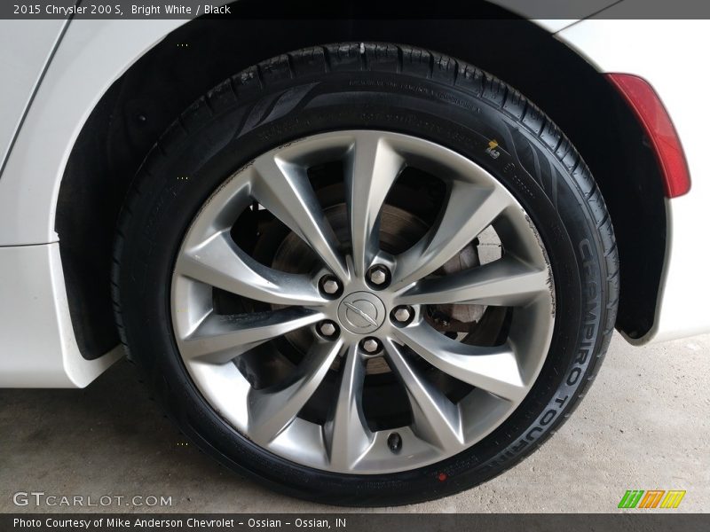 Bright White / Black 2015 Chrysler 200 S