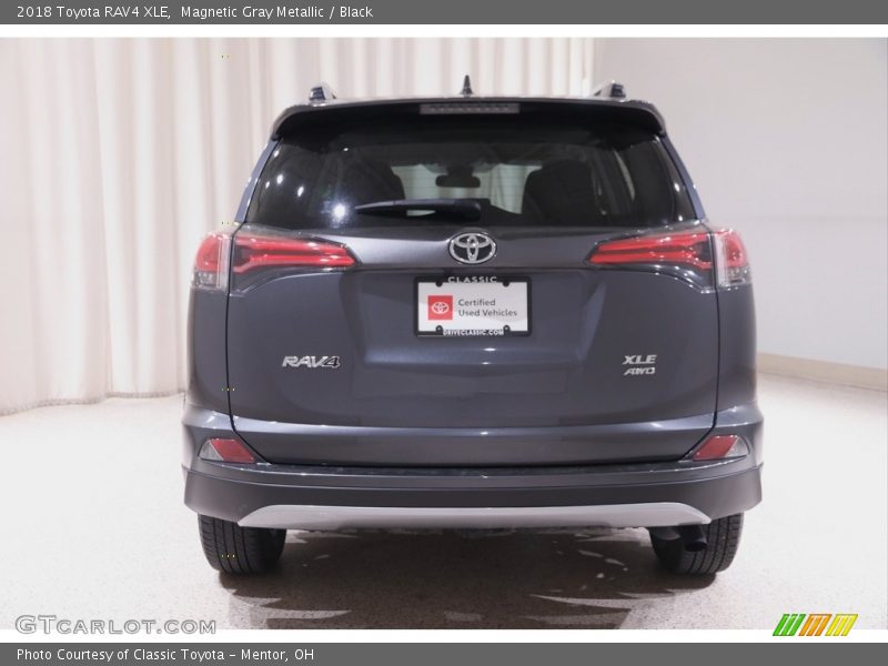 Magnetic Gray Metallic / Black 2018 Toyota RAV4 XLE