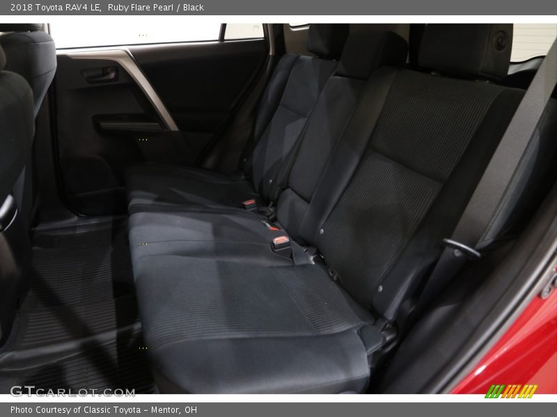 Ruby Flare Pearl / Black 2018 Toyota RAV4 LE