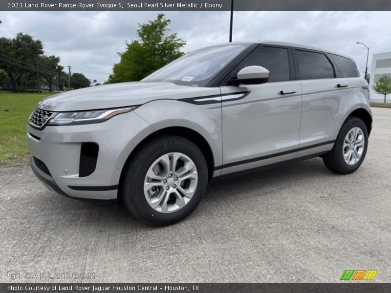 Front 3/4 View of 2021 Range Rover Evoque S