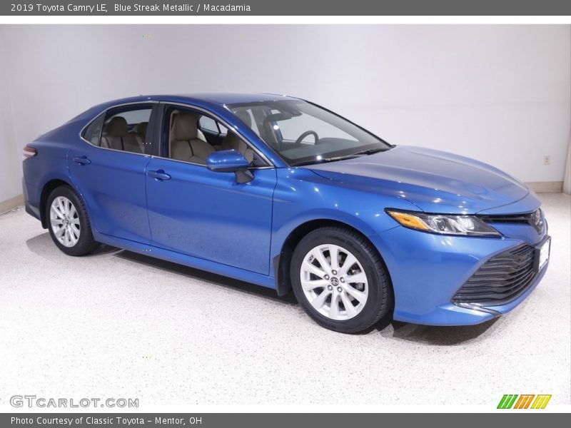 Blue Streak Metallic / Macadamia 2019 Toyota Camry LE