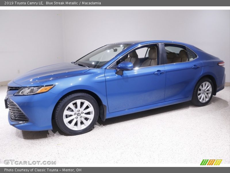 Blue Streak Metallic / Macadamia 2019 Toyota Camry LE