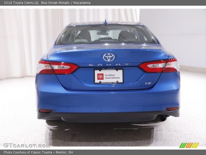 Blue Streak Metallic / Macadamia 2019 Toyota Camry LE