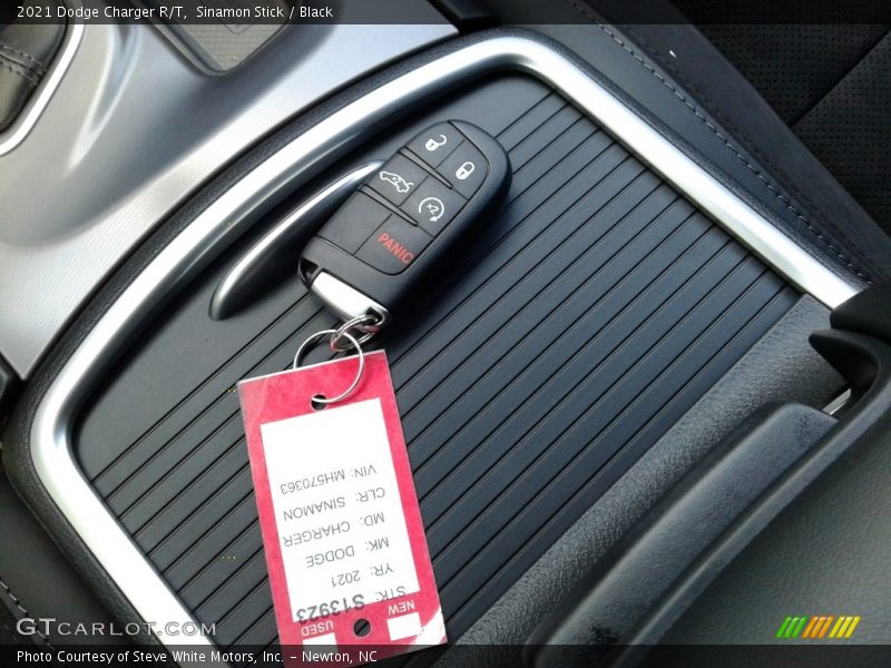 Sinamon Stick / Black 2021 Dodge Charger R/T