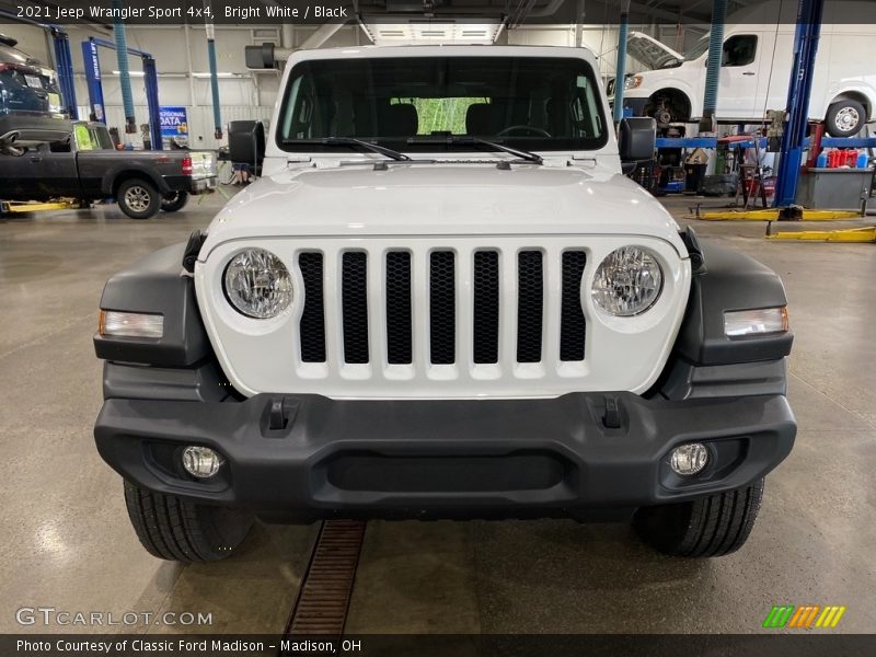 Bright White / Black 2021 Jeep Wrangler Sport 4x4
