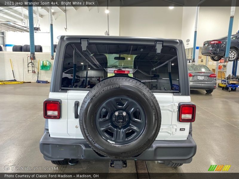 Bright White / Black 2021 Jeep Wrangler Sport 4x4