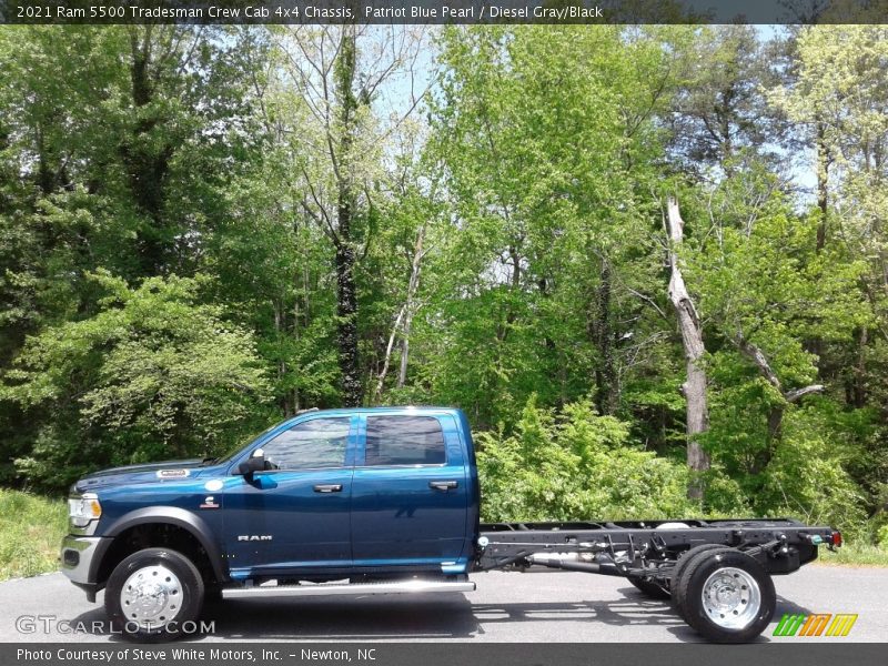  2021 5500 Tradesman Crew Cab 4x4 Chassis Patriot Blue Pearl