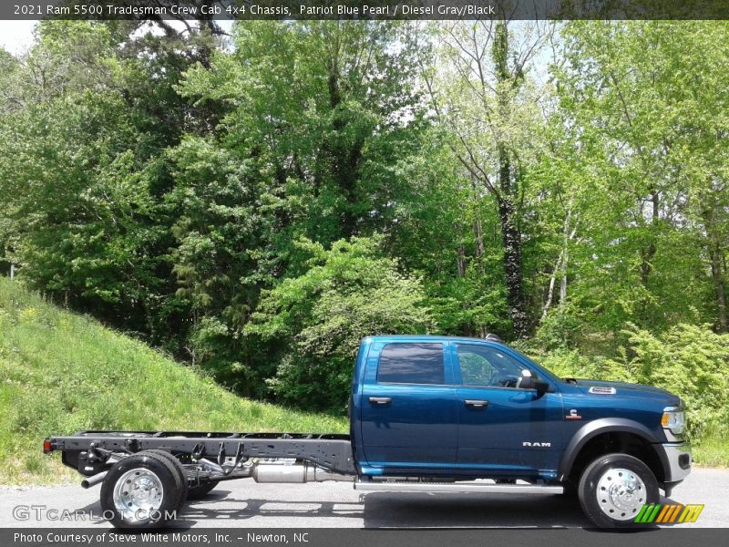  2021 5500 Tradesman Crew Cab 4x4 Chassis Patriot Blue Pearl