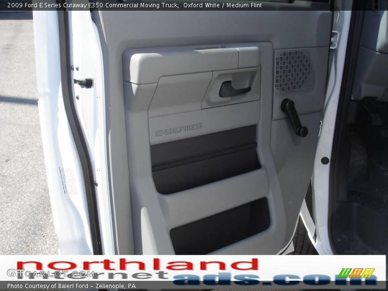 Oxford White / Medium Flint 2009 Ford E Series Cutaway E350 Commercial Moving Truck