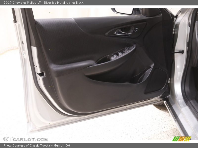 Silver Ice Metallic / Jet Black 2017 Chevrolet Malibu LT