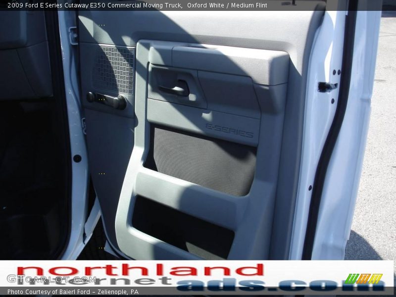 Oxford White / Medium Flint 2009 Ford E Series Cutaway E350 Commercial Moving Truck