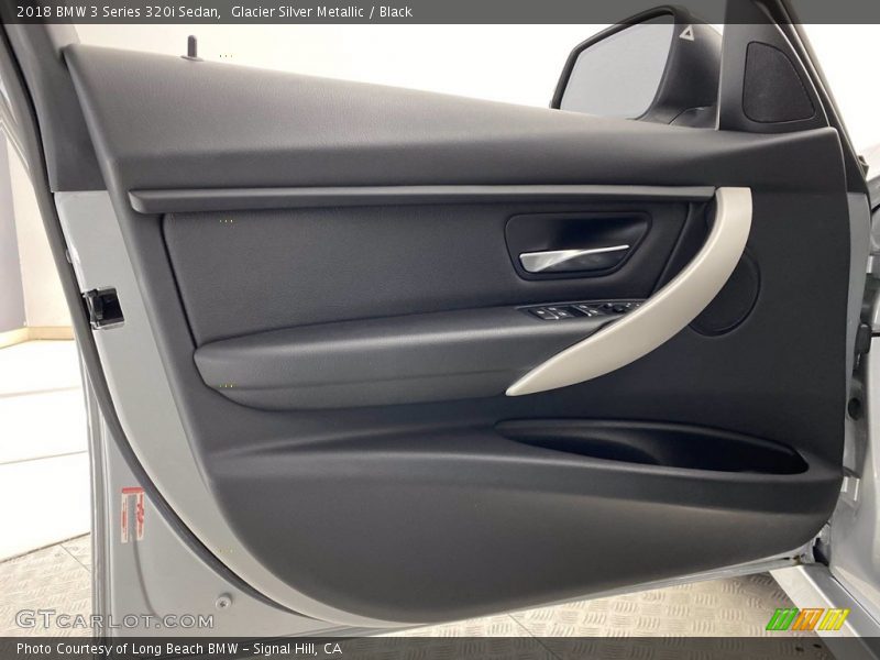 Glacier Silver Metallic / Black 2018 BMW 3 Series 320i Sedan