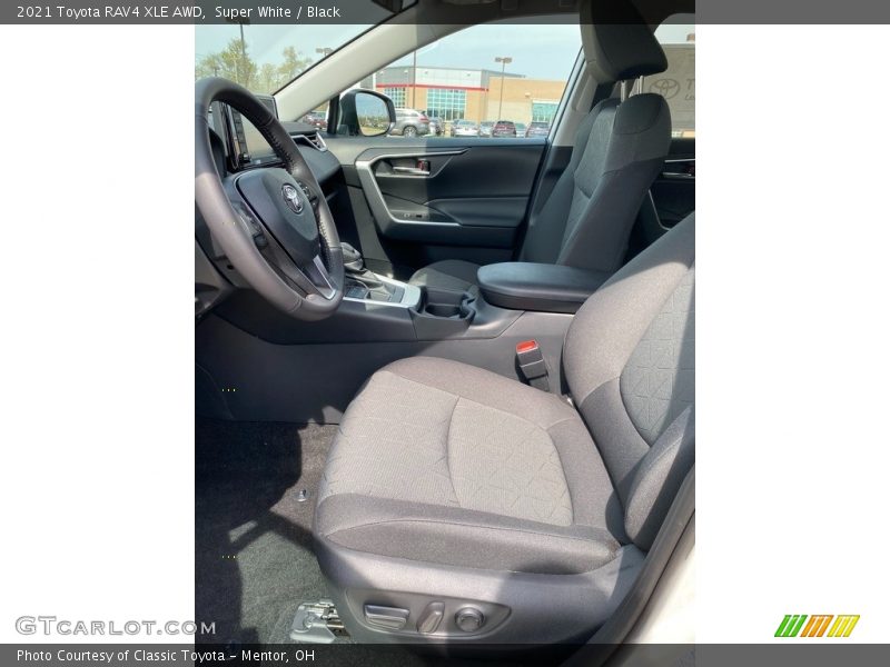 Super White / Black 2021 Toyota RAV4 XLE AWD