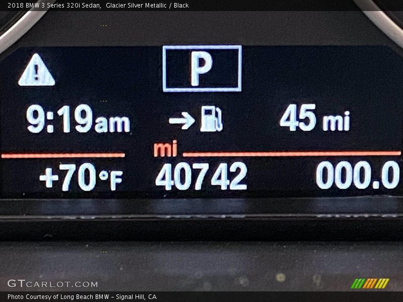 Glacier Silver Metallic / Black 2018 BMW 3 Series 320i Sedan