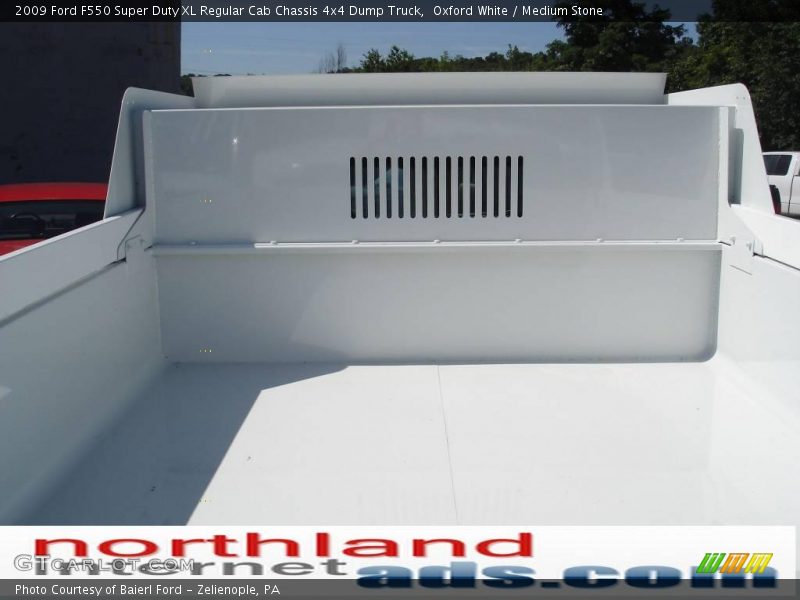 Oxford White / Medium Stone 2009 Ford F550 Super Duty XL Regular Cab Chassis 4x4 Dump Truck