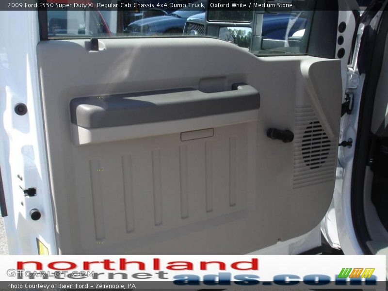 Oxford White / Medium Stone 2009 Ford F550 Super Duty XL Regular Cab Chassis 4x4 Dump Truck
