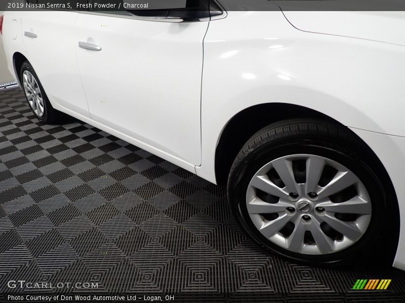 Fresh Powder / Charcoal 2019 Nissan Sentra S