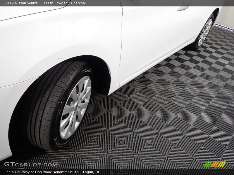 Fresh Powder / Charcoal 2019 Nissan Sentra S