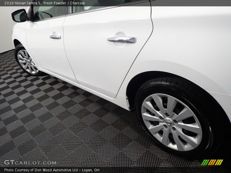 Fresh Powder / Charcoal 2019 Nissan Sentra S