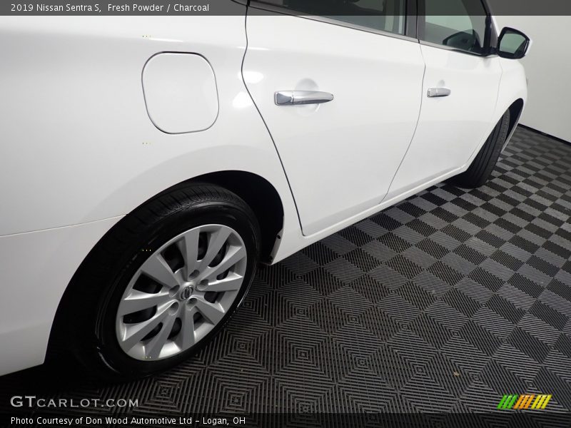 Fresh Powder / Charcoal 2019 Nissan Sentra S