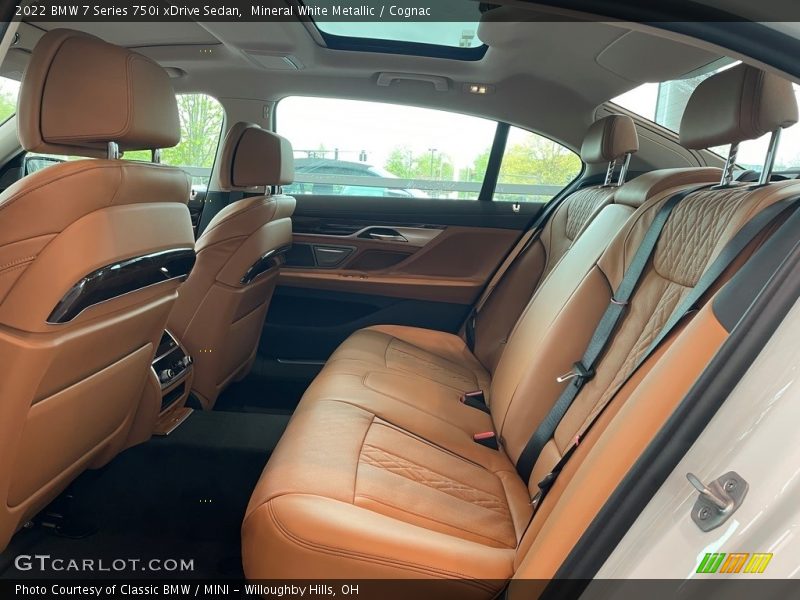 Mineral White Metallic / Cognac 2022 BMW 7 Series 750i xDrive Sedan
