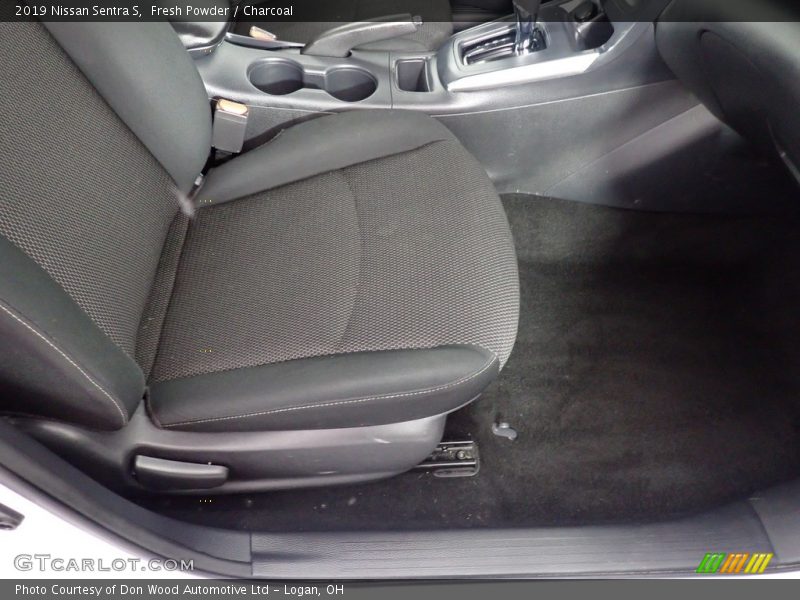 Fresh Powder / Charcoal 2019 Nissan Sentra S